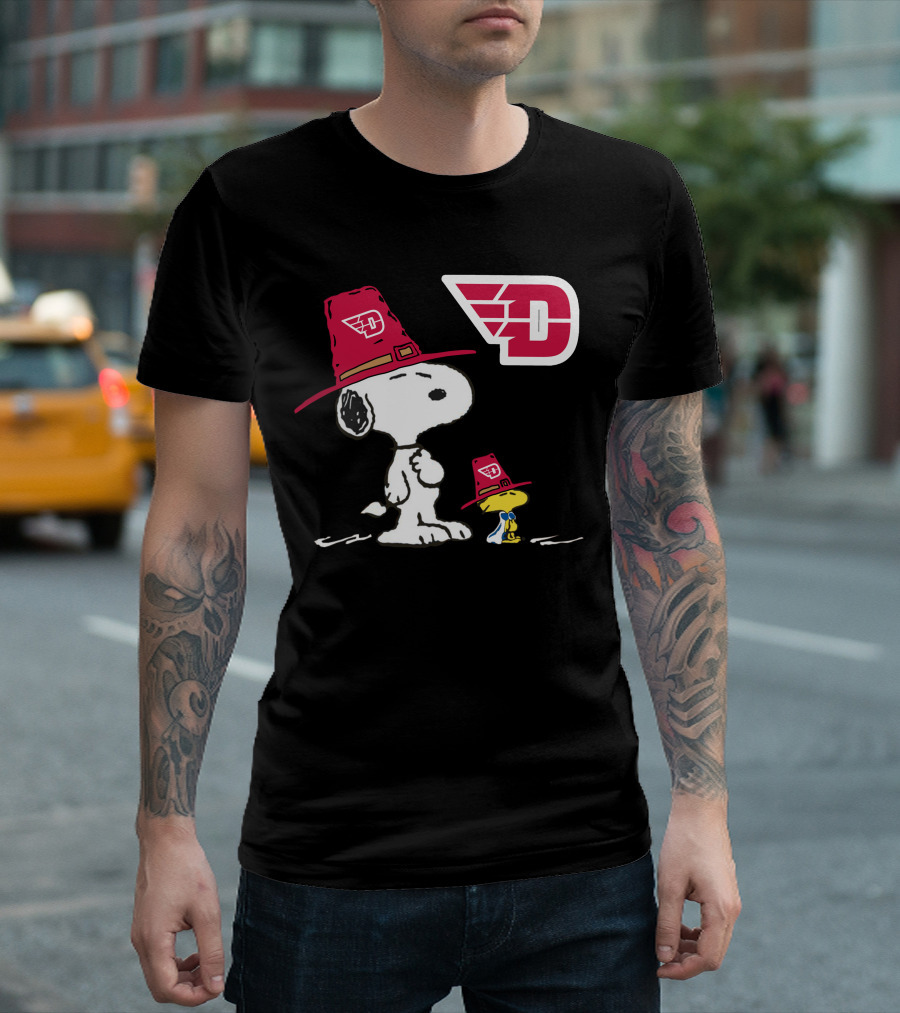 Dayton Flyers Snoopy and Woodstock Pilgrim Hats T-Shirt