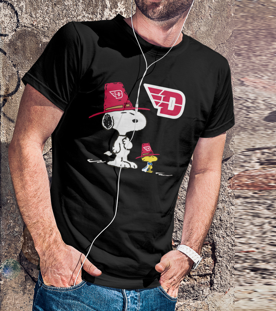 Dayton Flyers Snoopy And Woodstock Pilgrim Hats T-Shirt