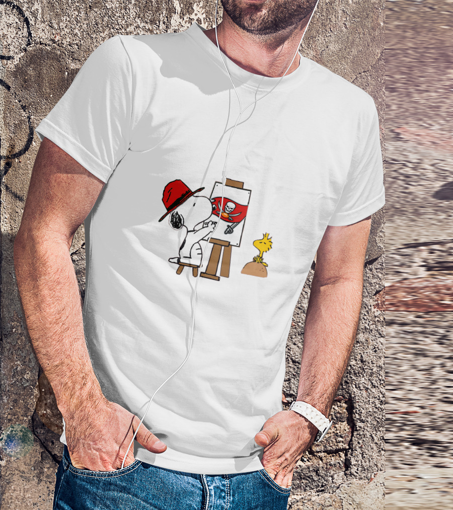 Buccaneers Painting Snoopy With Easel And Woodstock T-Shirt