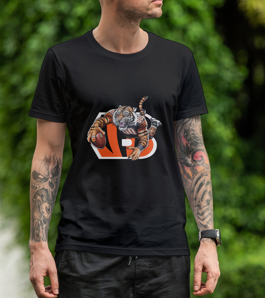 Cincinnati Bengals Tiger With Football And Bold B Emblem T-Shirt