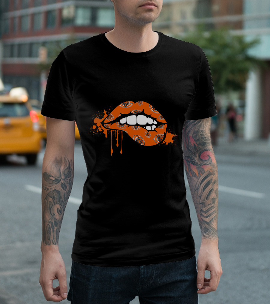 Dripping Lips With Chicago Bears Logo T-Shirt