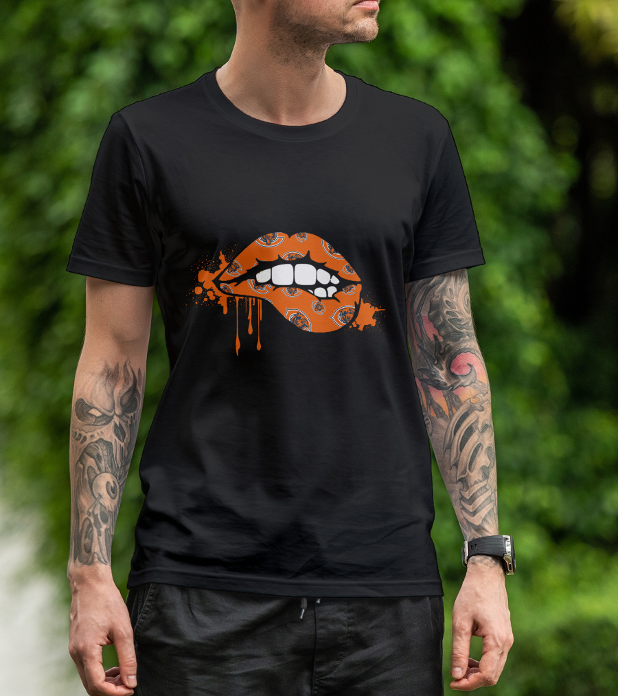 Dripping Lips With Chicago Bears Logo T-Shirt