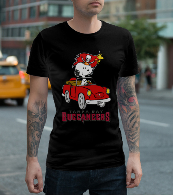 Tampa Bay Buccaneers Snoopy Driving Red Car T-Shirt