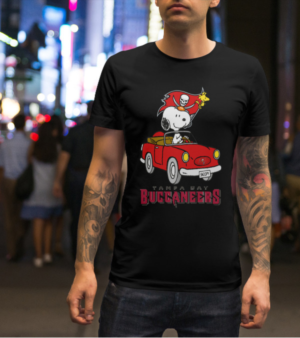 Tampa Bay Buccaneers Snoopy Driving Red Car T-Shirt