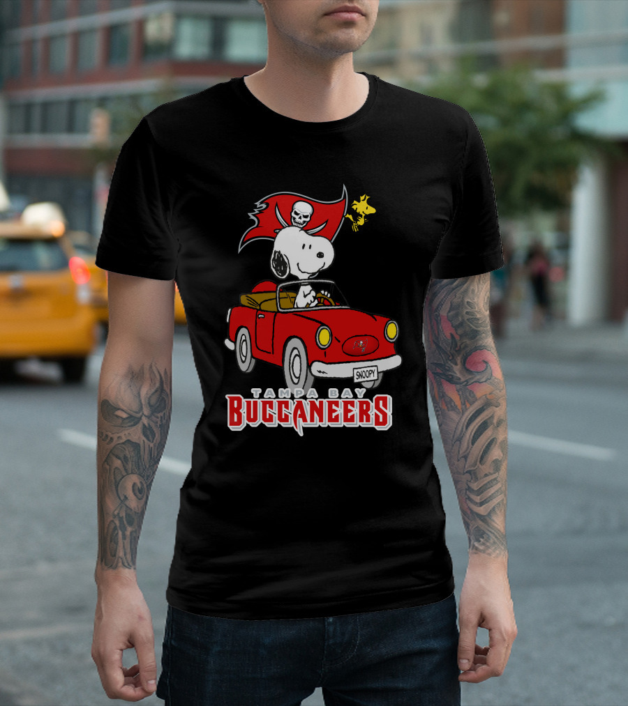 Tampa Bay Buccaneers Snoopy Driving Peanuts Woodstock Car Football Fan T-Shirt