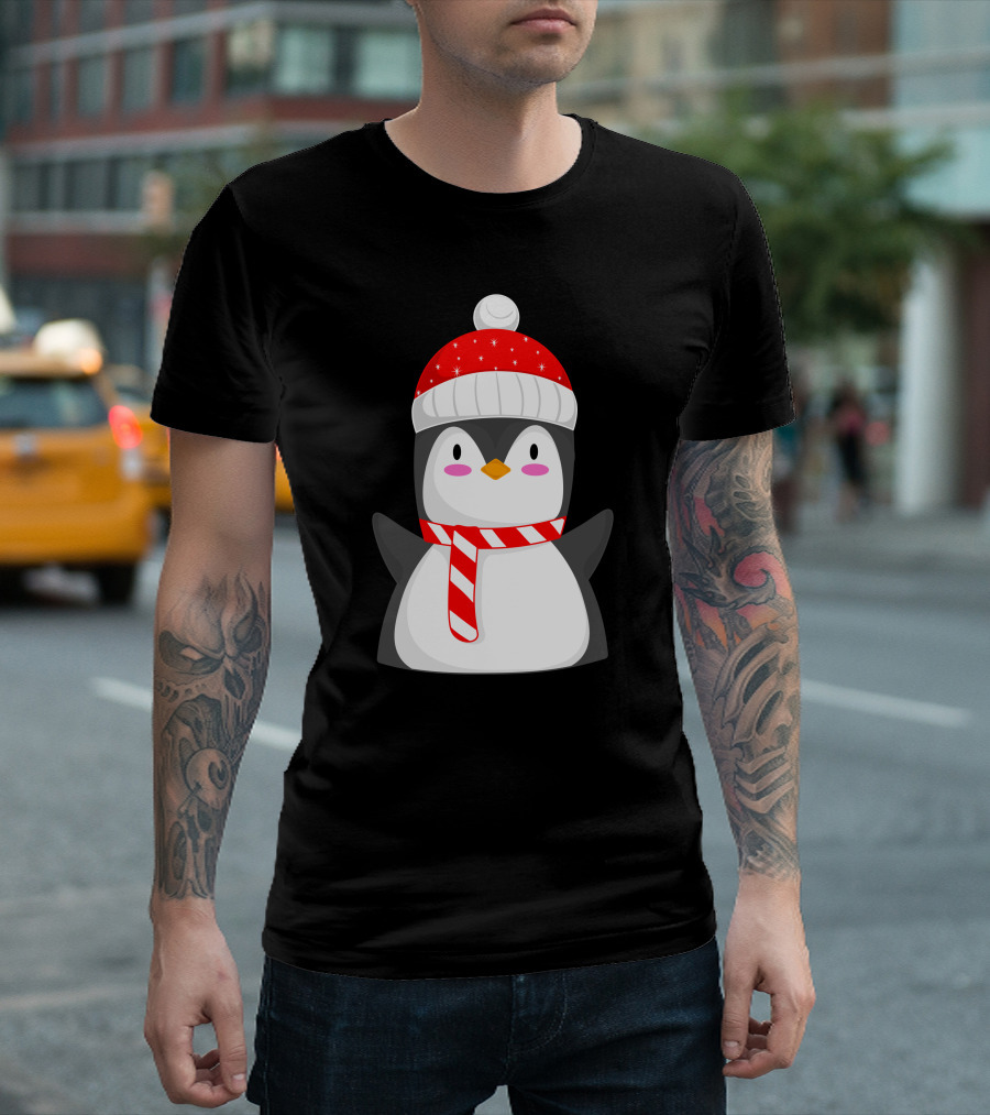 Pinguine Christmas Winter Penguin With Red Snowy Hat And Striped Scarf T-Shirt