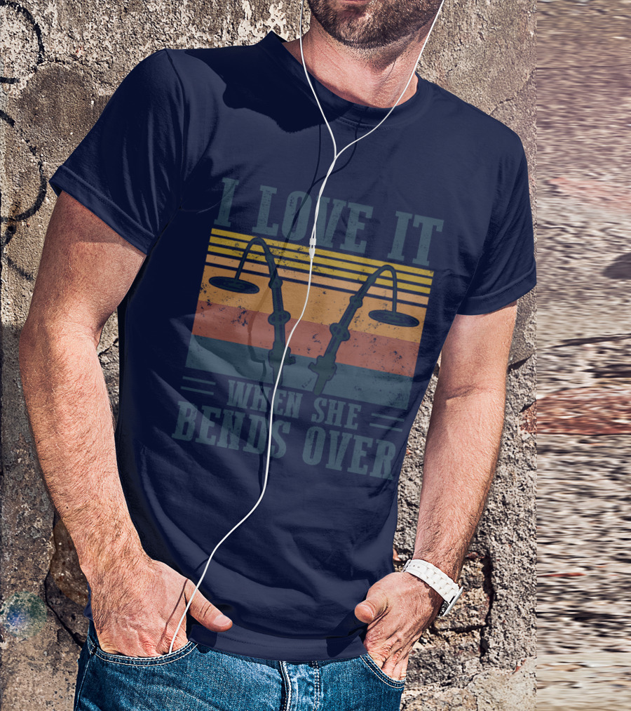 I Love It When She Bends Over Vintage Fishing Rods Retro Lines T-Shirt