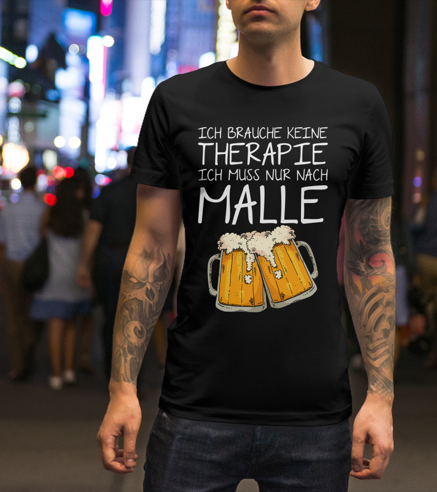 Ich Brauche Keine Therapie Ich Muss Nur Nach Malle Bierkrüge T-Shirt