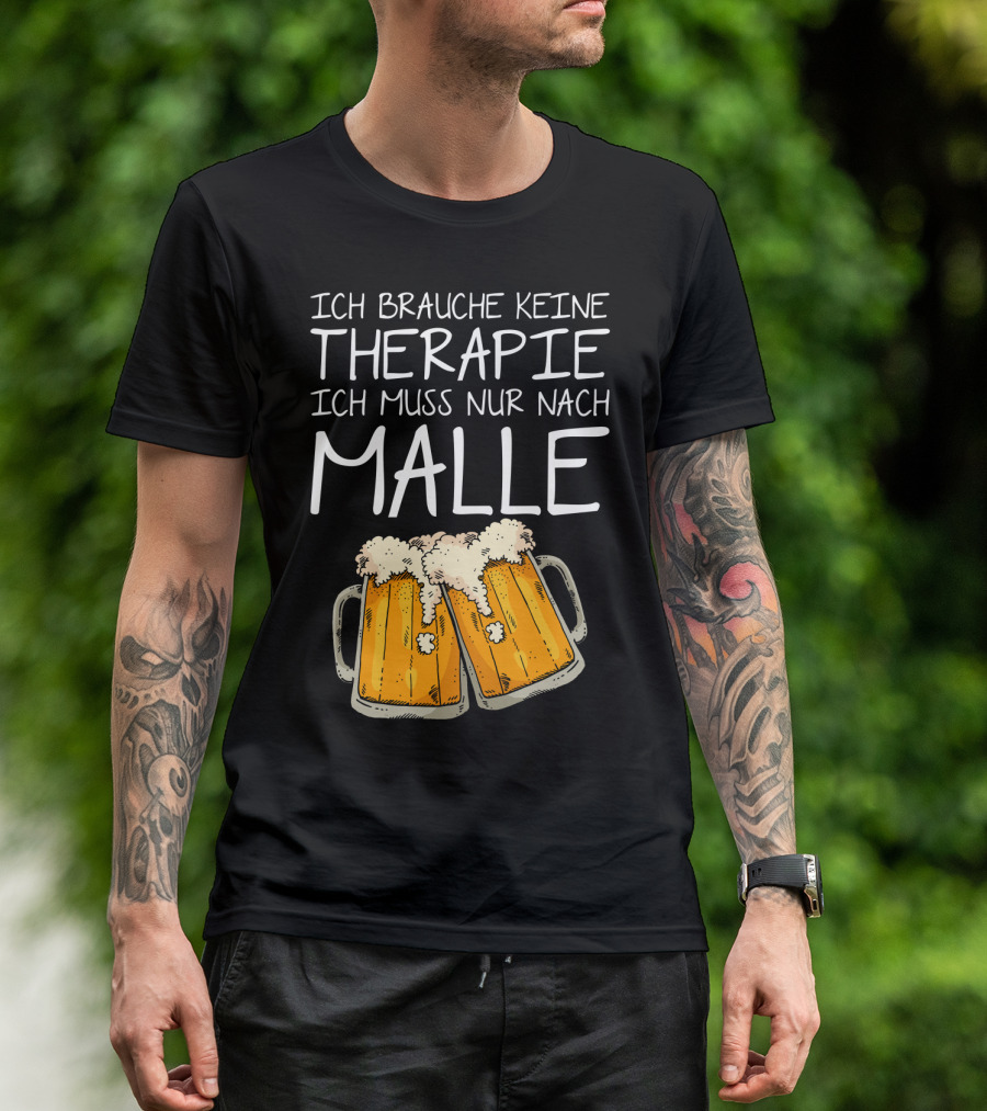 Ich Brauche Keine Therapie Ich Muss Nur Nach Malle Bierkrüge T-Shirt