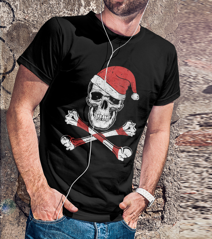 Pirate Jolly Roger Santa Hat Skull Christmas T-Shirt
