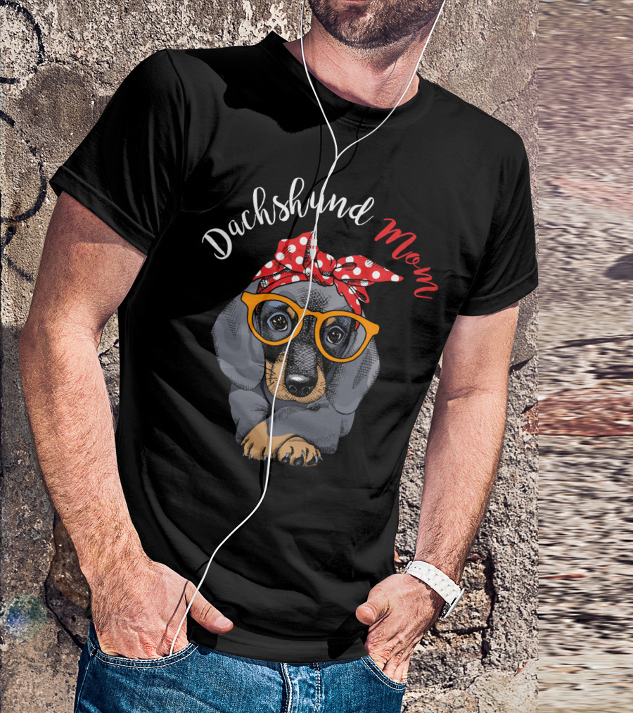 Dachshund Mom Red Polka Dot Turban And Glasses T-Shirt