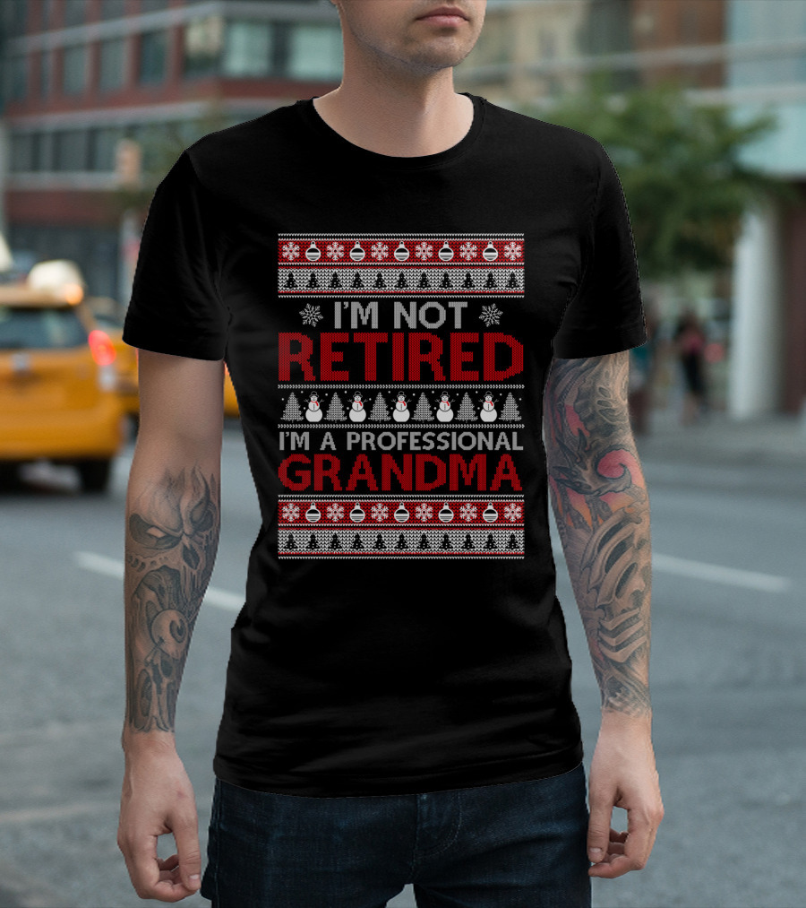 I'm Not Retired I'm A Professional Grandma Snowflakes Christmas T-Shirt
