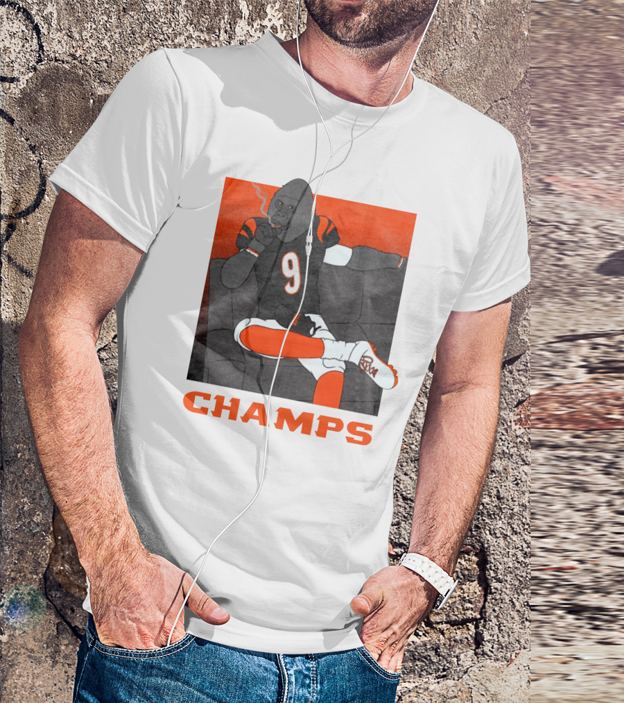 Champs Barstools Big Cat Smoking Gorilla Number 9 Football Player T-Shirt