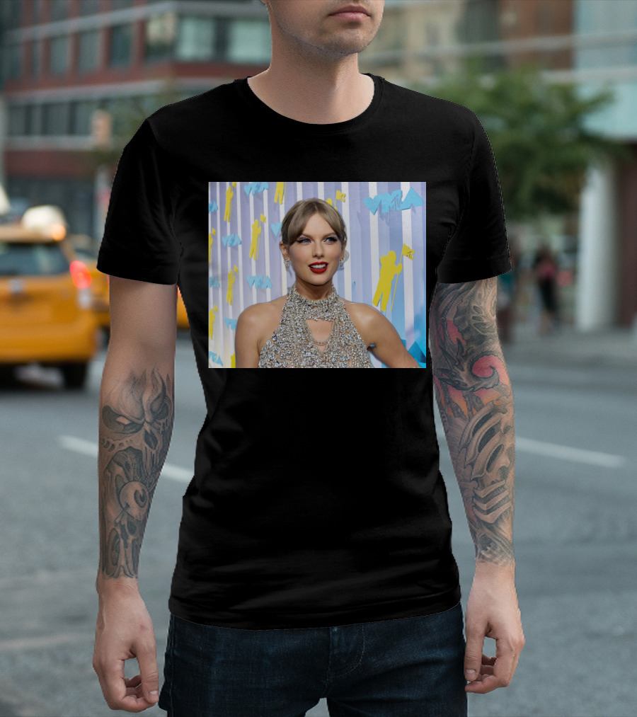 Taylor Swift MTV VMA Red Carpet Look with Silver Sequin Dress T-Shirt