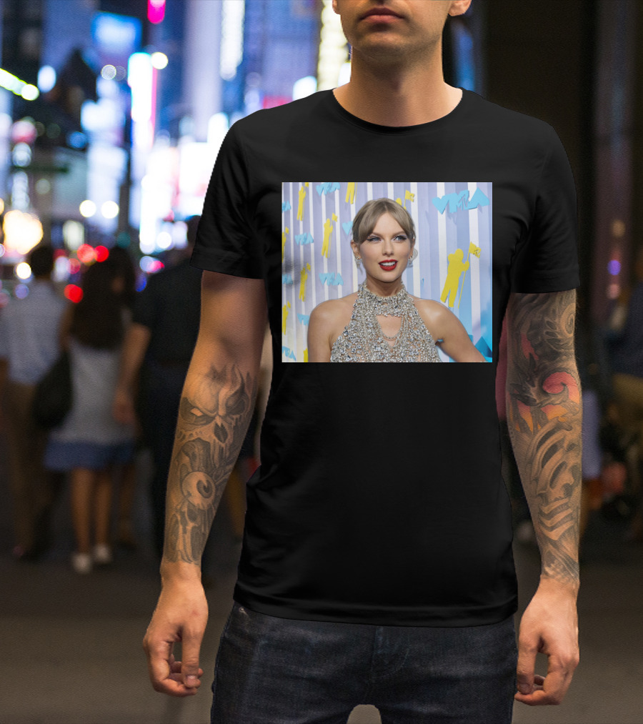 Taylor Swift MTV VMA Red Carpet Look With Silver Sequin Dress T-Shirt