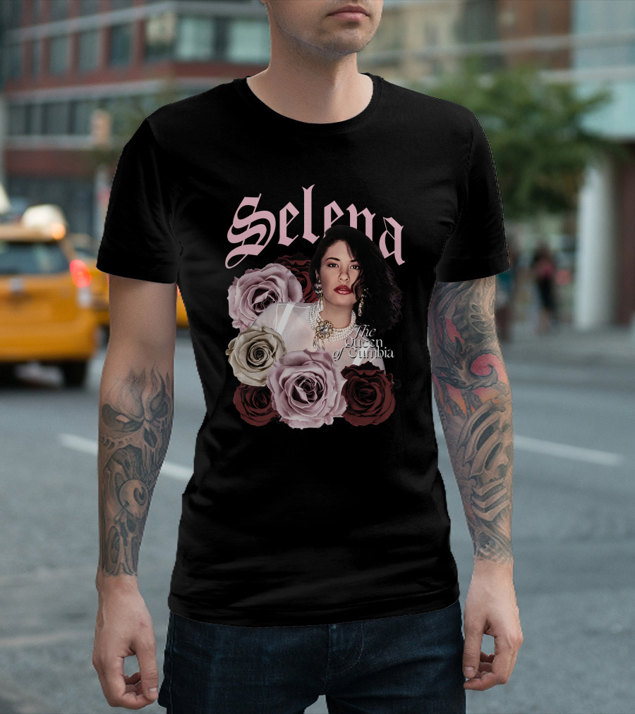 Selena The Queen Of Cumbia Surrounded By Floral Roses T-Shirt