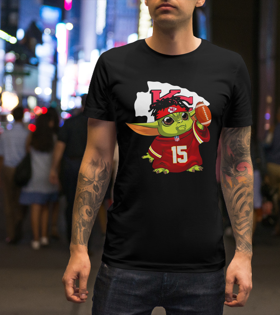 Star Wars Baby Yoda Mandalorian Kansas City Chiefs Patrick Mahomes 15 Merch T-Shirt