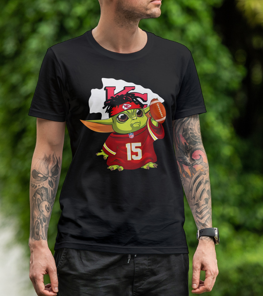 Star Wars Baby Yoda Mandalorian Kansas City Chiefs Patrick Mahomes 15 Merch T-Shirt