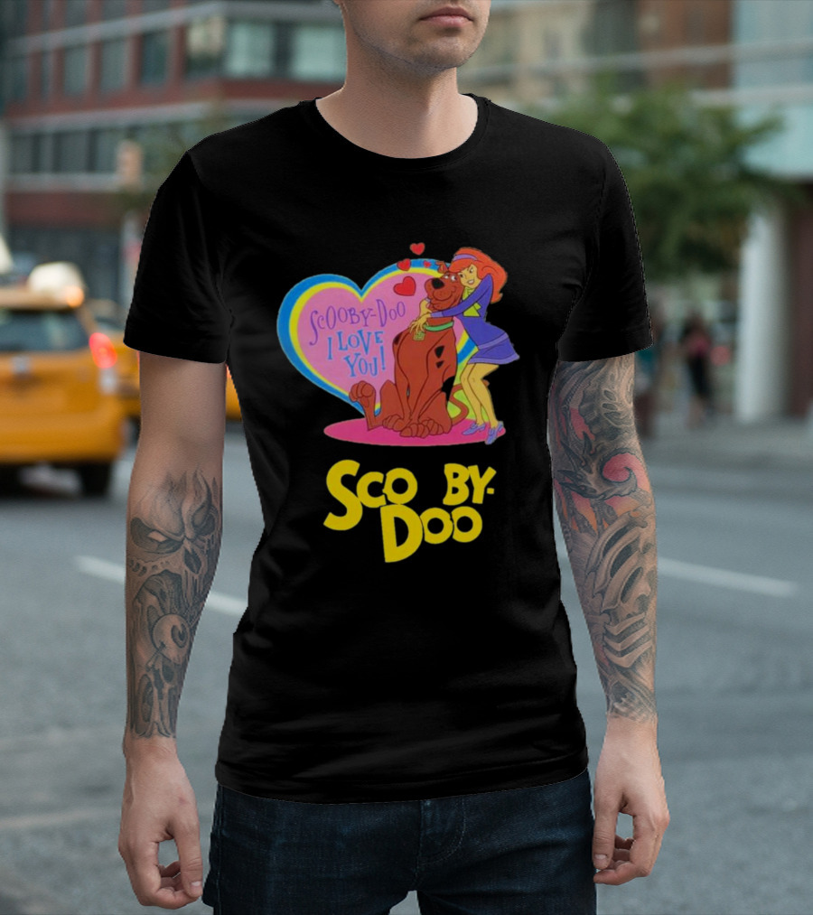 Scooby-Doo I Love You Heart and Hug with Daphne T-Shirt