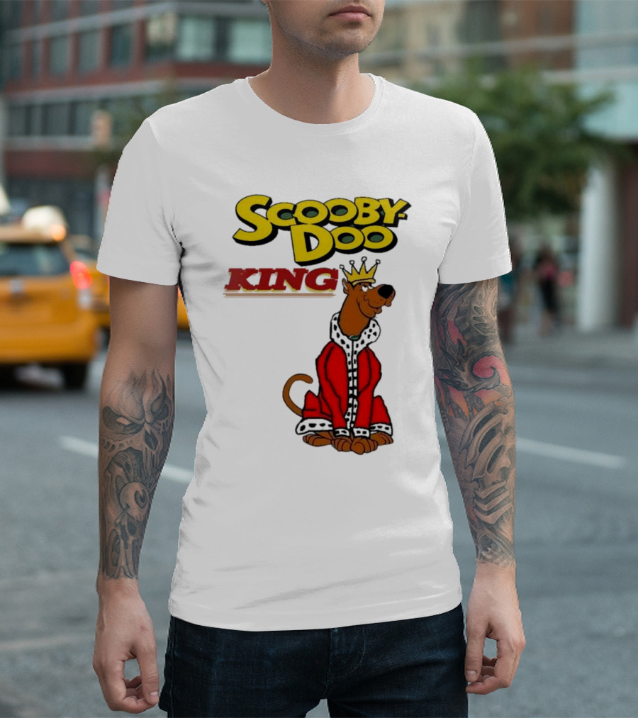 Scooby Doo King Crowned with Royal Red Robe T-Shirt
