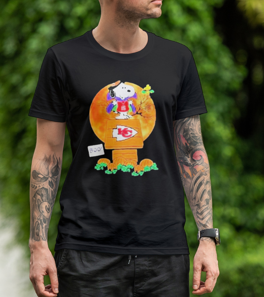 Snoopy Woodstock Witch Boo Kansas City Chiefs Halloween Peanuts Charlie Brown 15 T-Shirt