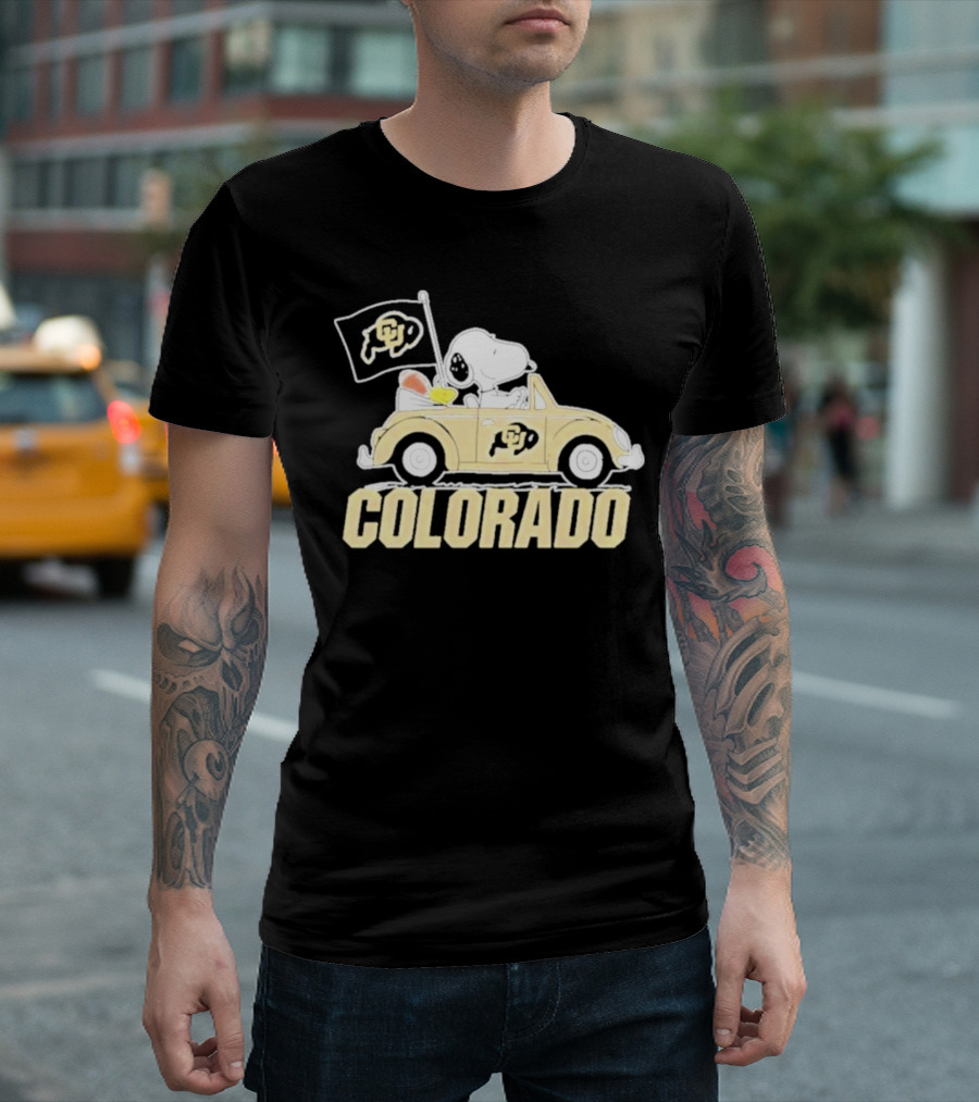Snoopy and Woodstock Drive Colorado Buffaloes Car with Flag T-Shirt