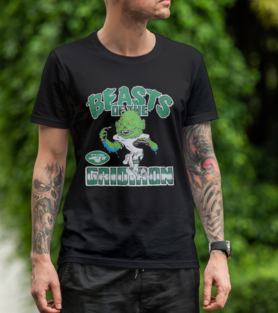 New York Jets Beasts Of The Gridiron Monster Holding Football T-Shirt