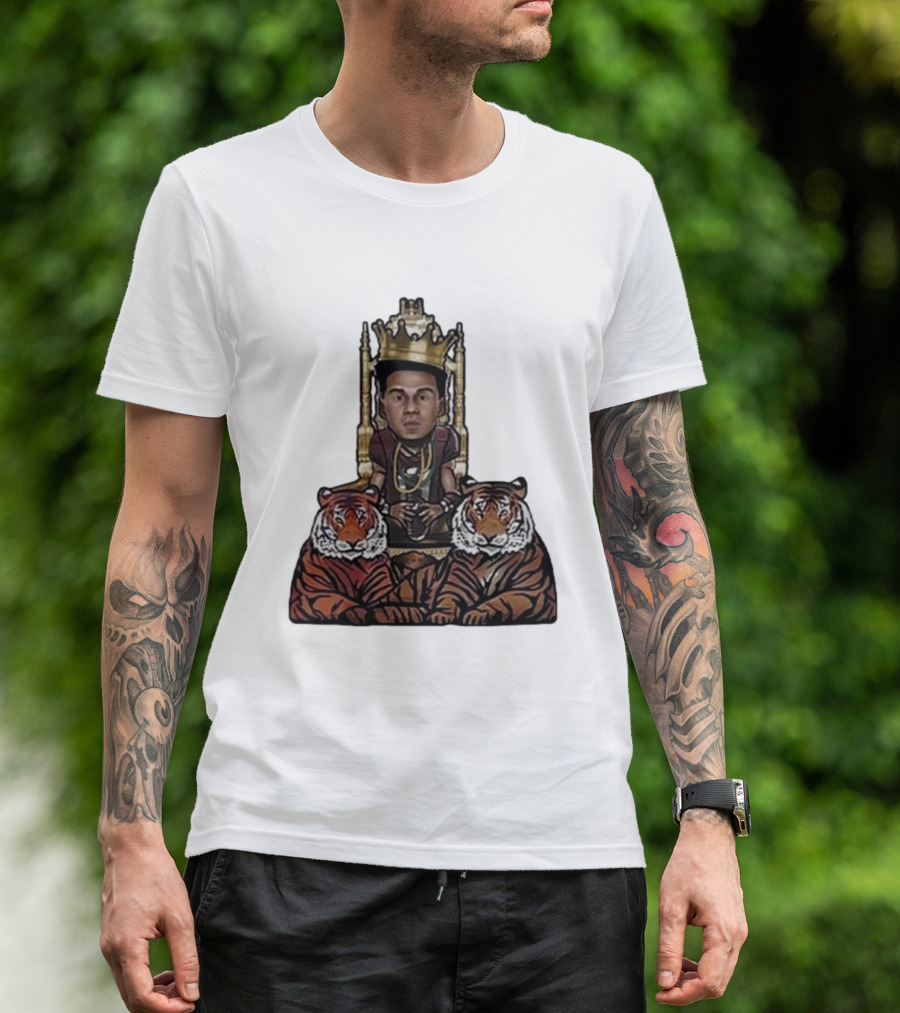 Travis Tiger King Throne With Crown And Two Tigers T-Shirt