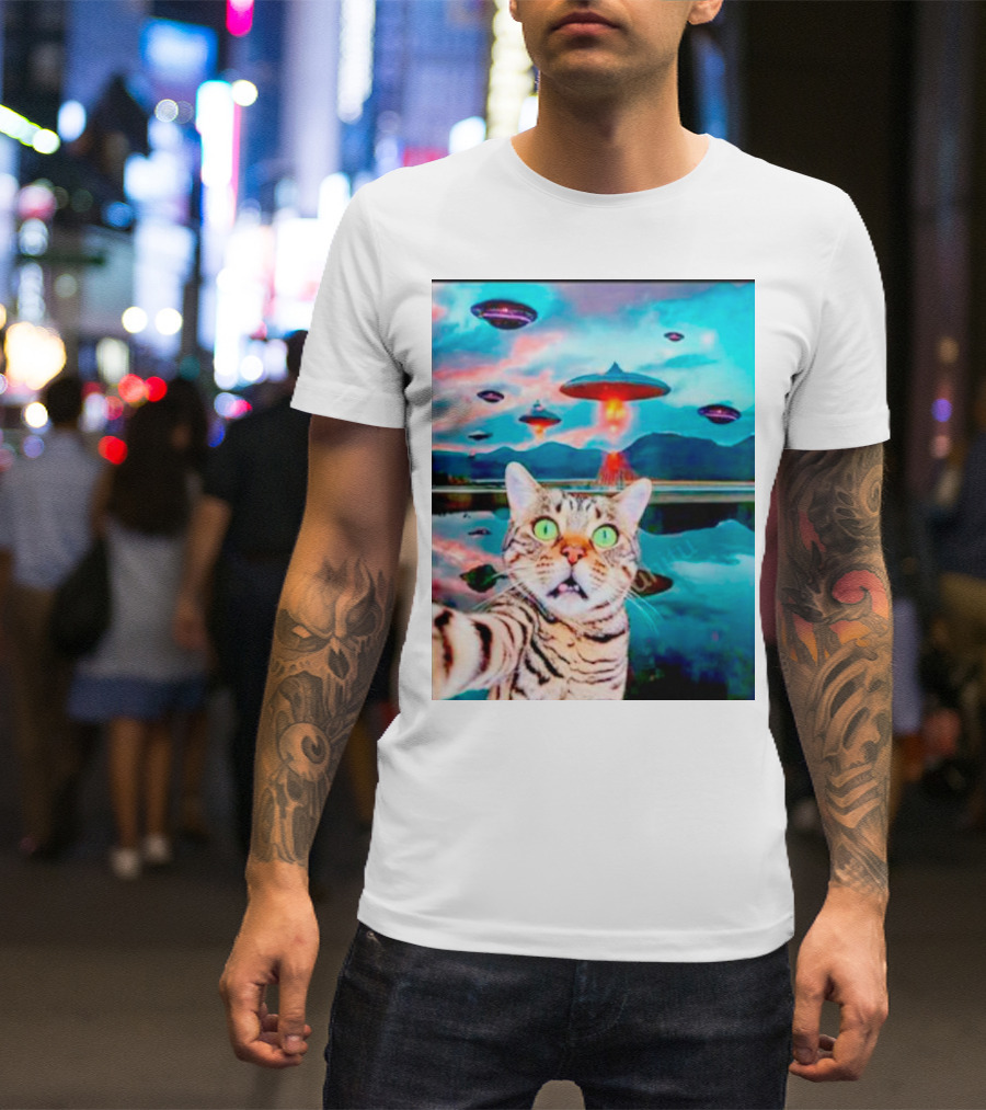 Cat Takes Selfie With UFOs In Scenic Landscape T-Shirt