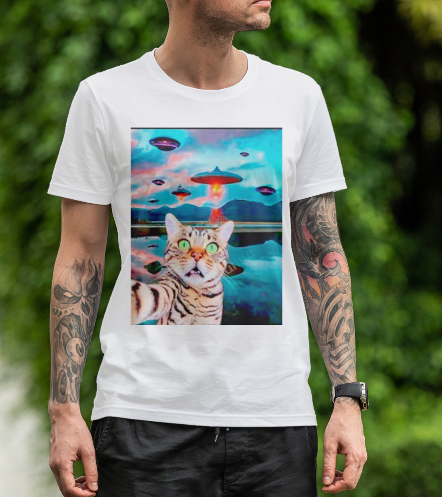 Cat Takes Selfie With UFOs In Scenic Landscape T-Shirt
