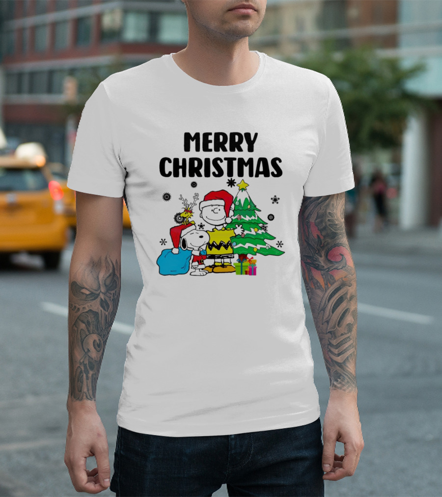 Charlie Snoopy Woodstock Merry Christmas Tree Santa Hats T-Shirt