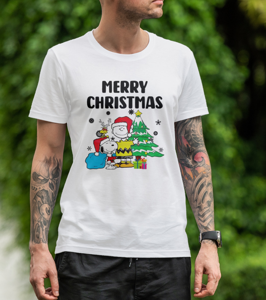 Charlie Snoopy Woodstock Merry Christmas Tree Santa Hats T-Shirt