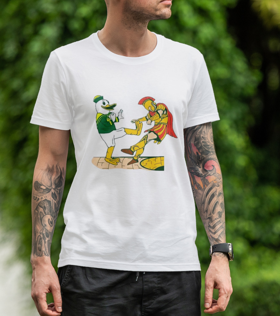 USC Trojans Versus Oregon Ducks Kick Scene T-Shirt