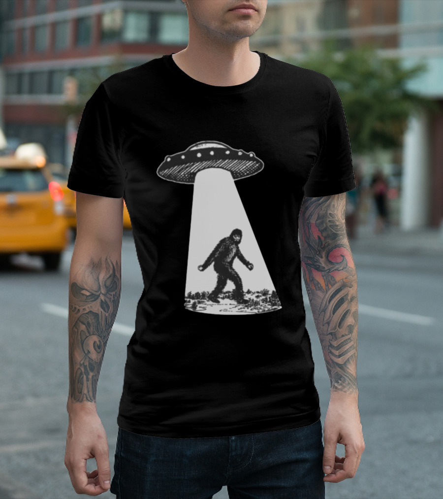 UFO Bigfoot Abduction Scene T-Shirt