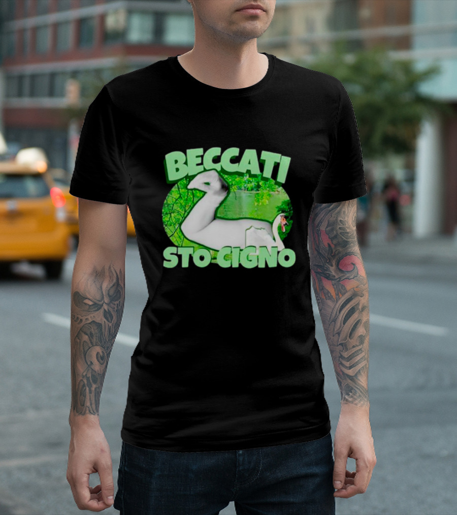 Beccati Sto Cigno Goose Meme - Italian Humor with Green Lake Background T-Shirt