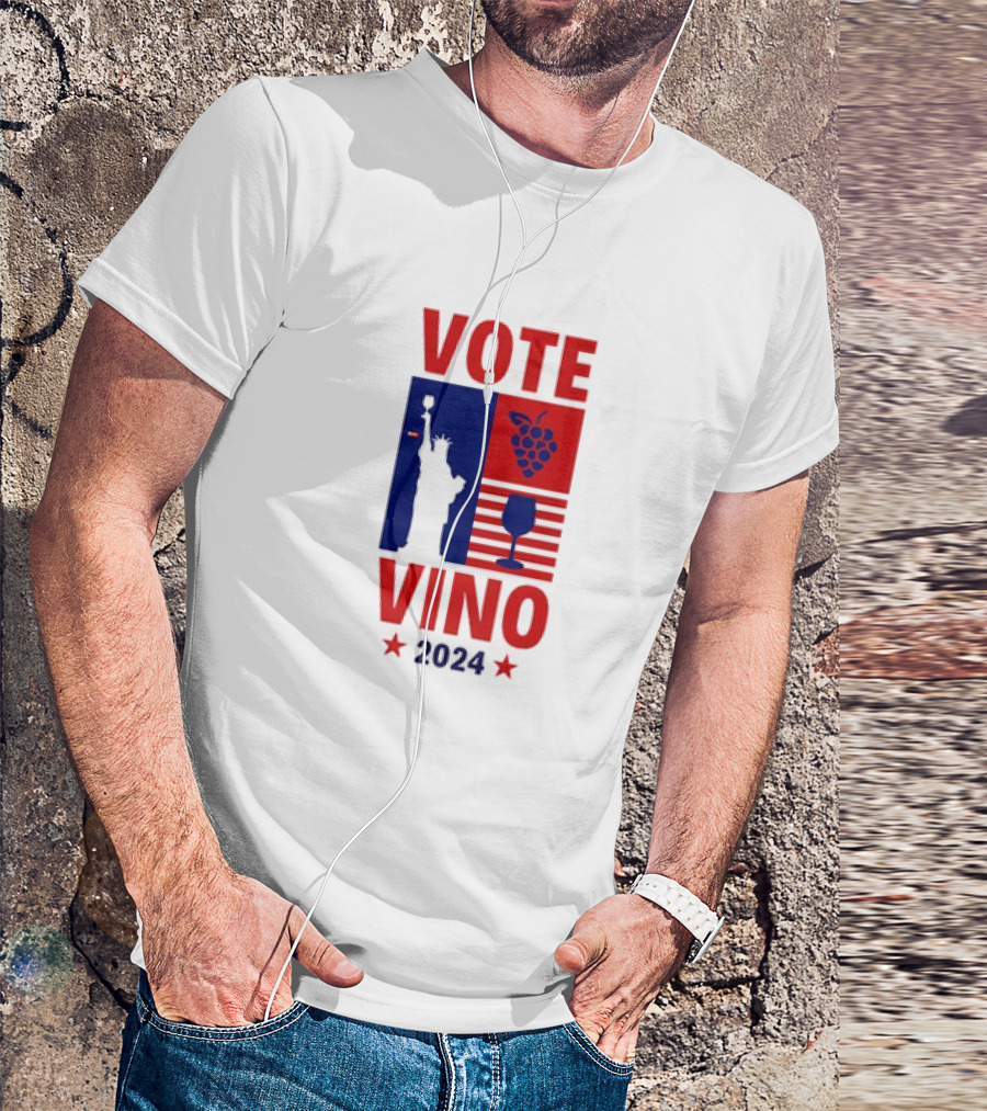 VOTE VINO 2024 Statue Liberty Grapes Wine Glass American Flag T-Shirt