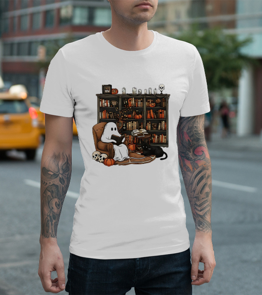Ghost Reading Books With Black Cat And Pumpkins Retro Halloween Library T-Shirt