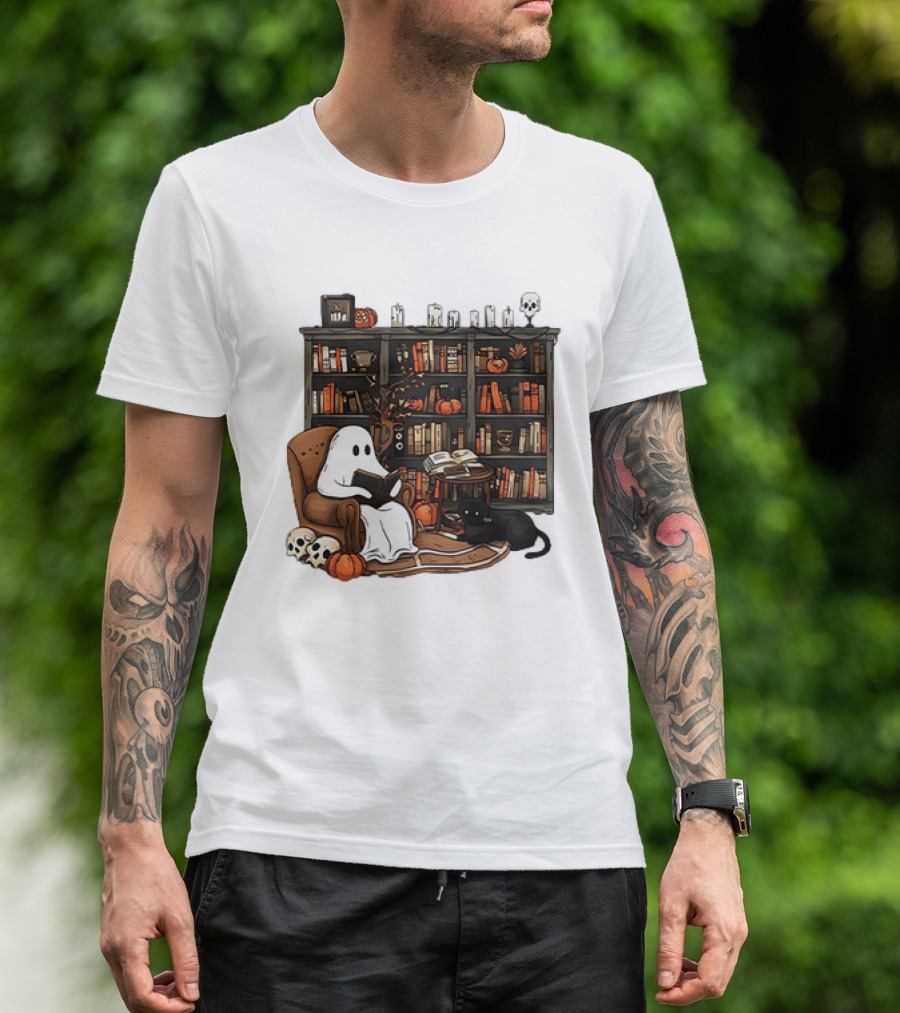 Ghost Reading Books With Black Cat And Pumpkins Retro Halloween Library T-Shirt