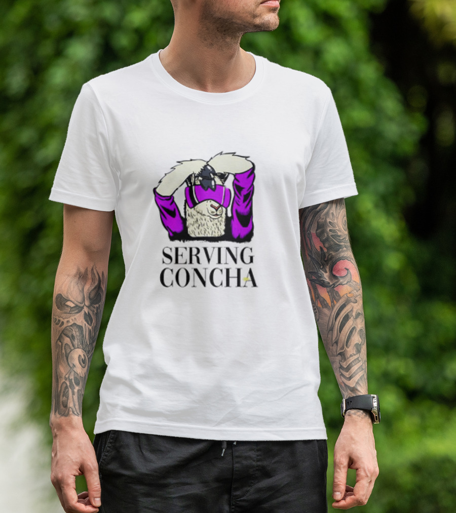 MarcoMania Serving Concha Llama With Purple T-Shirt