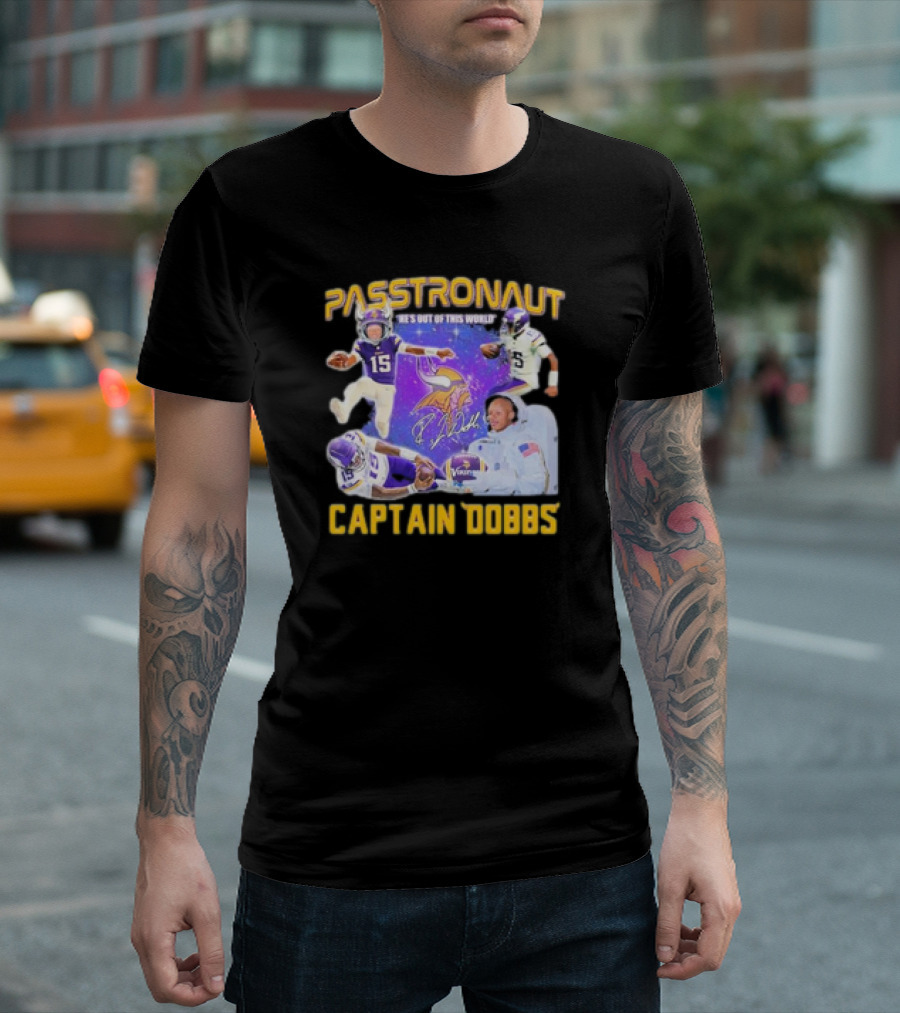 Passtronaut Captain Dobbs He's Out Of This World Vikings Football Astronaut T-Shirt