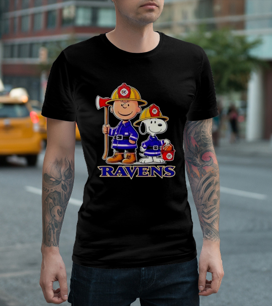 Firefighter Charlie Brown and Snoopy Baltimore Ravens T-Shirt