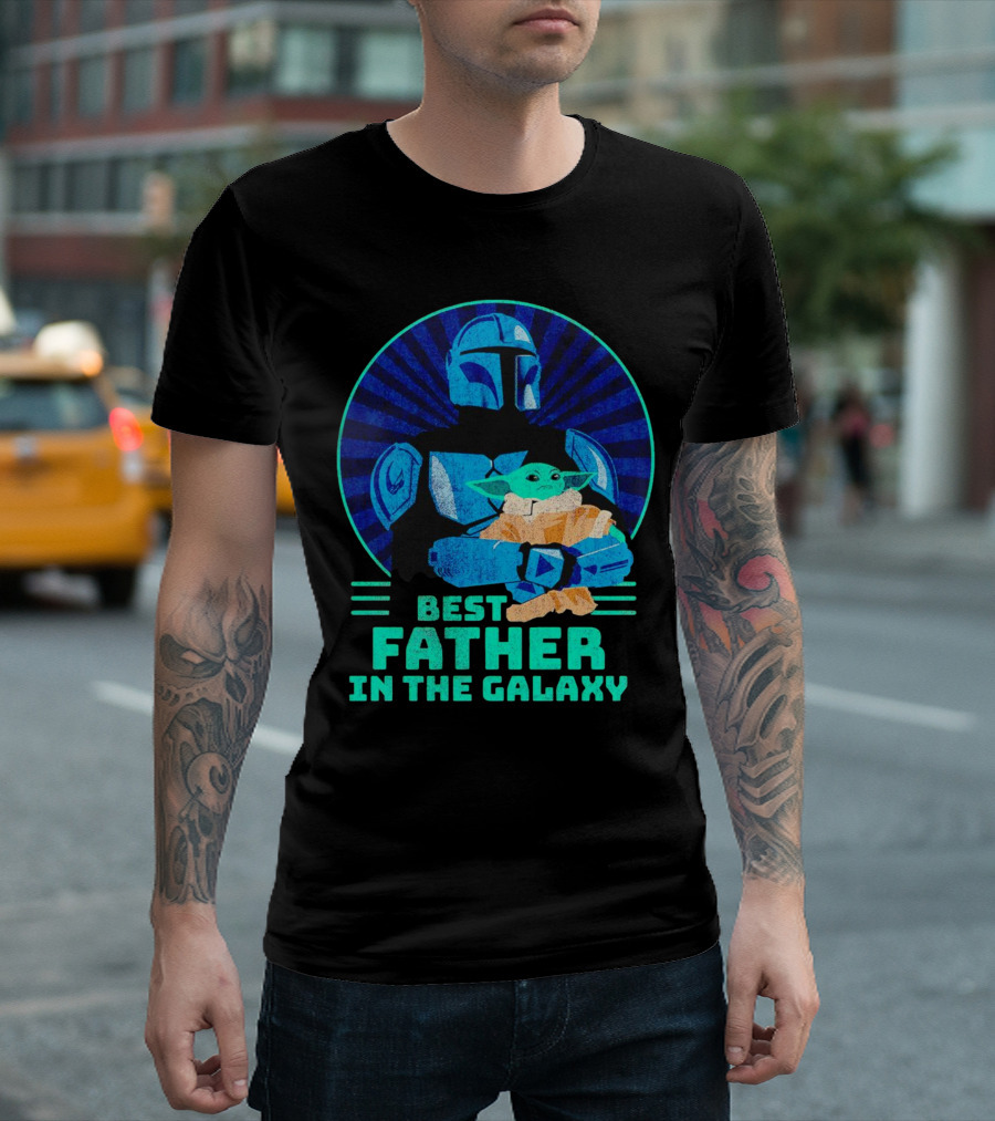 Best Father In The Galaxy Mandalorian Hug Baby Yoda T-Shirt