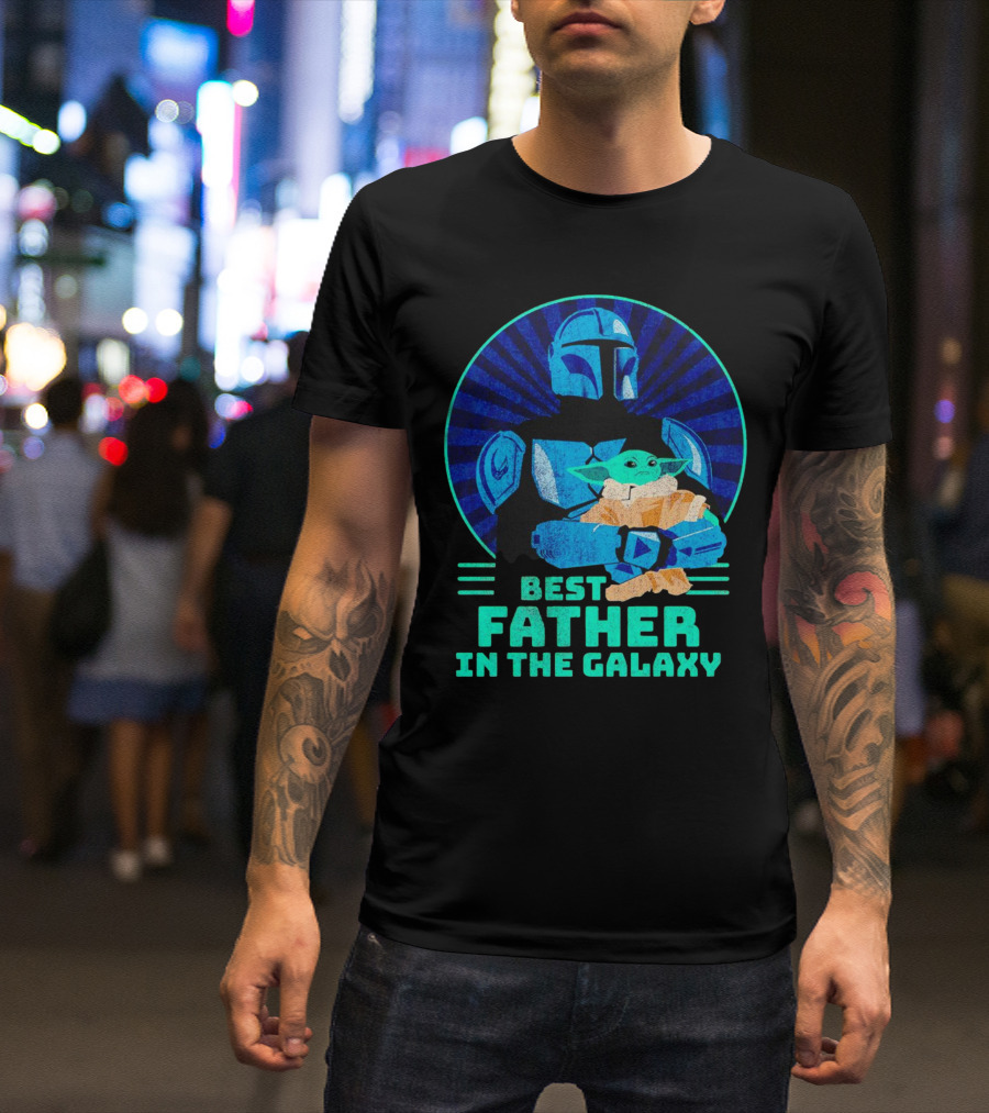 Best Father In The Galaxy Mandalorian Hug Baby Yoda T-Shirt