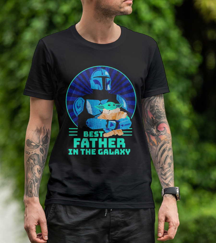 Best Father In The Galaxy Mandalorian Hug Baby Yoda T-Shirt