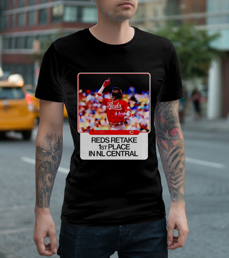 Cincinnati Reds Retake 1st Place In NL Central Elly De La Cruz T-Shirt