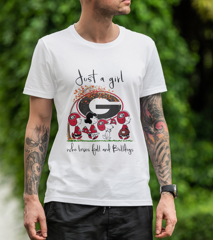 Just A Girl Who Loves Fall And Bulldogs Georgia Snoopy Football T-Shirt