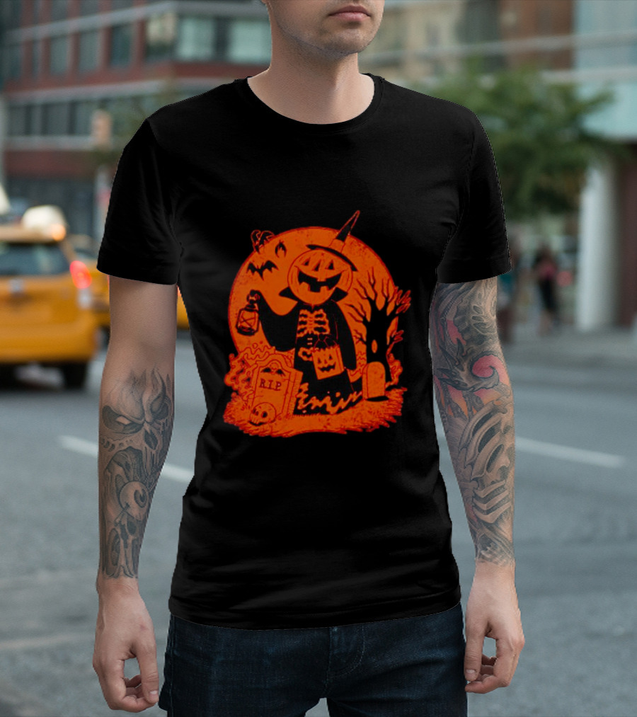 Vintage Spooky Halloween Jack-o'-Lantern Skeleton Moon Graveyard Lantern Bat Scene T-Shirt