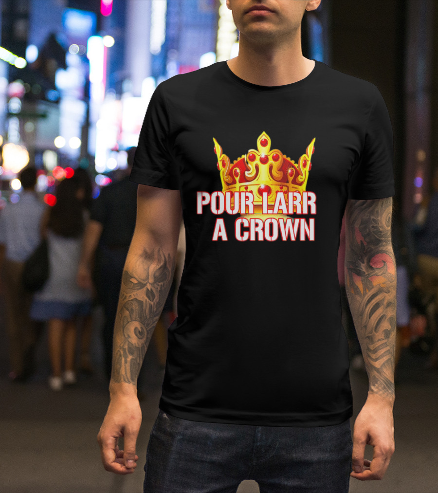 Pour Larr A Crown Atlanta Braves T-Shirt