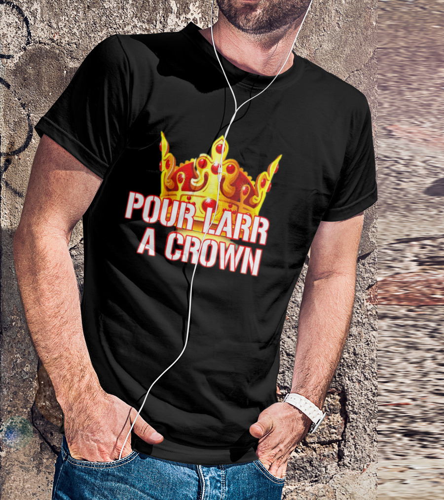 Pour Larr A Crown Atlanta Braves T-Shirt