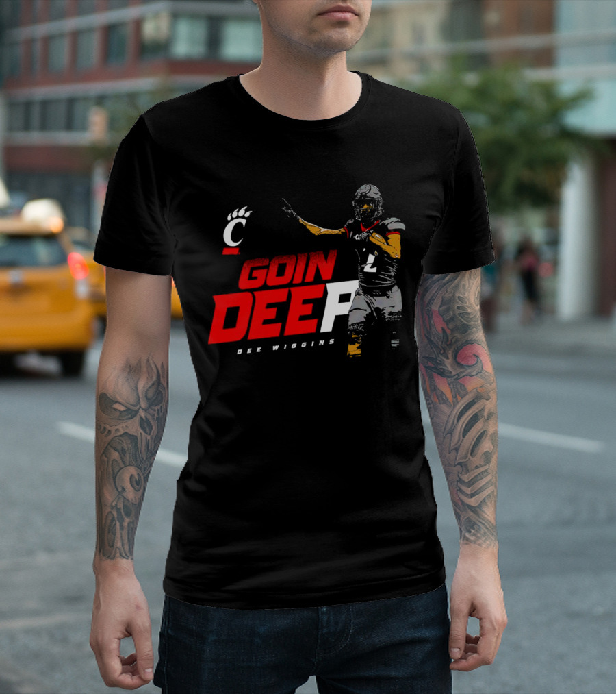 Dee Wiggins Goin’ Deep Cincinnati Bearcats Football Iconic Play Action T-Shirt